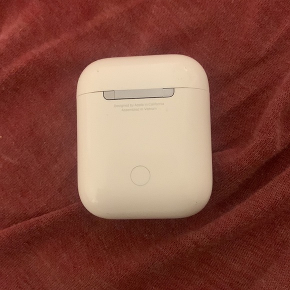 Airpods CHARGING CASE ONLY - Picture 2 of 4